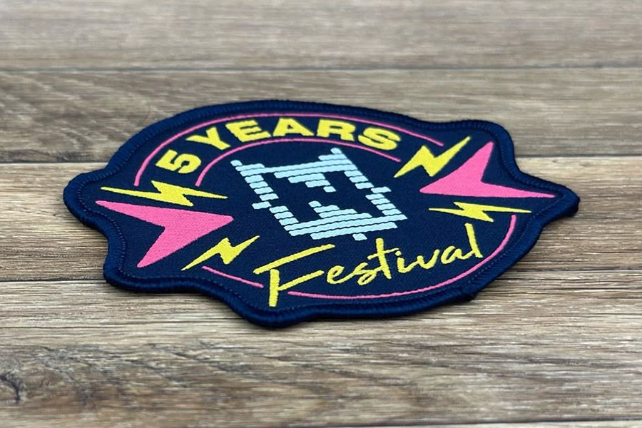 patches in speciale vorm uitgesneden inclusief lockrand voor 5-jarig bestaan van Nerdland Festival